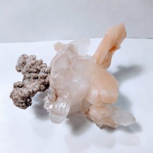 India mineralen 1- Stilbiet en Apofyliet op chalcedoon