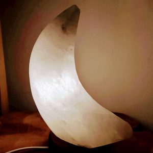 Zoutsteen lamp maanvormig – wit