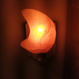 Zoutsteen nachtlamp maanvormig – oranje/roze